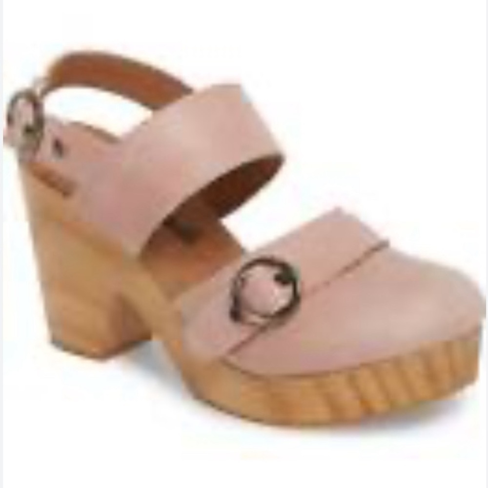 FREE PEOPLE Sz 38 Circle Clog Sandals Wooden Soles Leather Uppers Buckle Closure